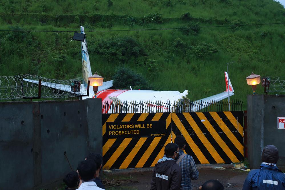 印度客机事故遇难人数升至18人，两乘客新冠病毒检测阳性