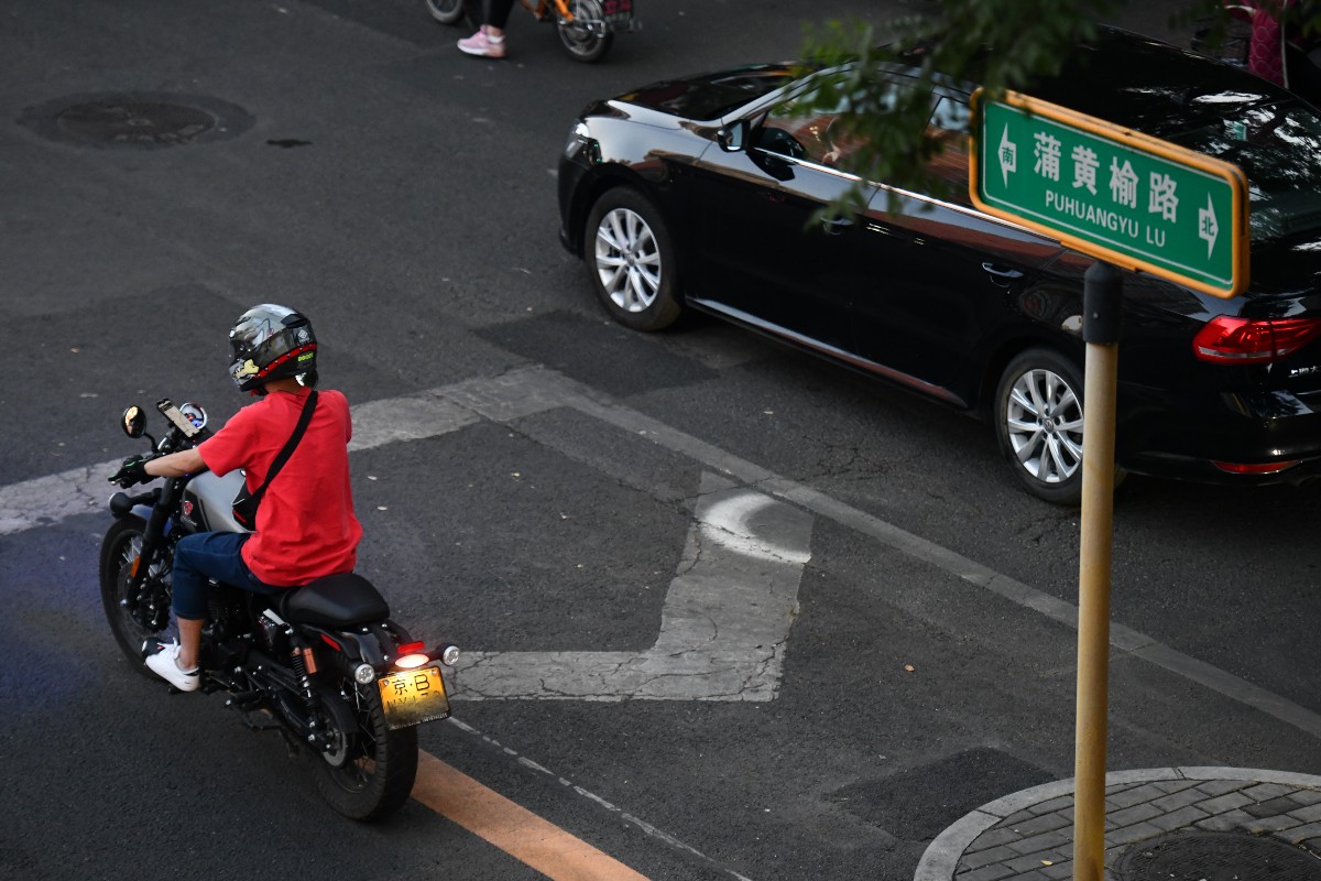 北京路面上摩托车渐多,探头不易拍违法成本低,该管管!