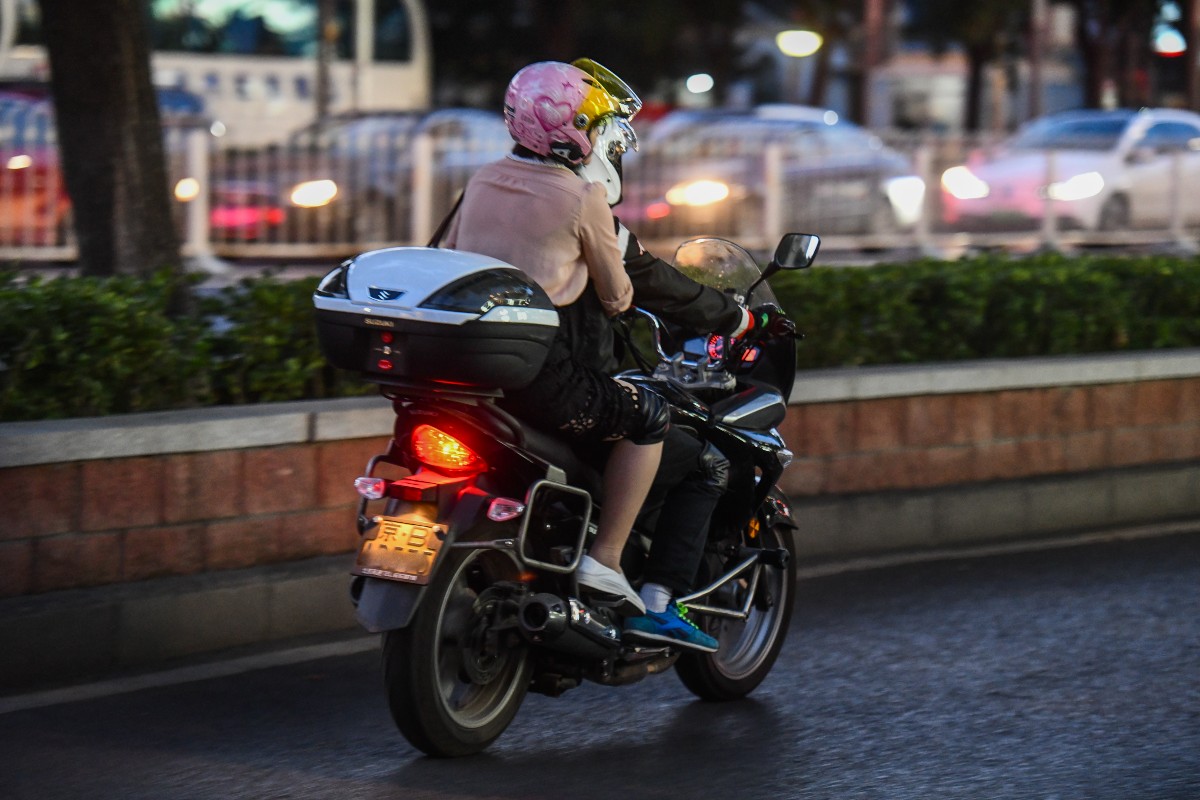 北京路面上摩托车渐多,探头不易拍违法成本低,该管管!