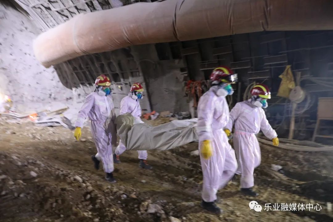 广西百色隧道塌方9人被困，两个月后发现第二具遗体