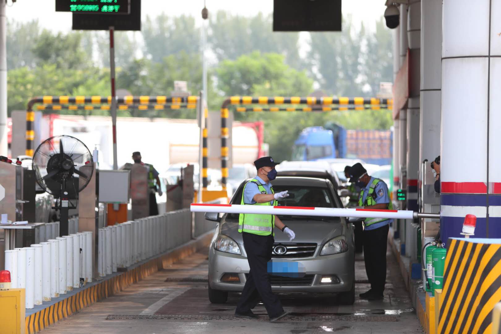 日均投入五千余警力，北京54个公安检查站严格执行查控措施