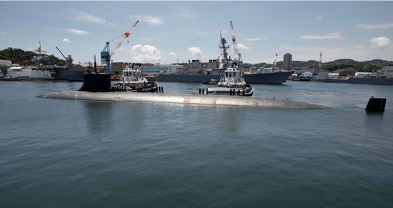 7月31日，美国“康涅狄格”号海狼级核潜艇抵达日本横须贺港。美国海军图