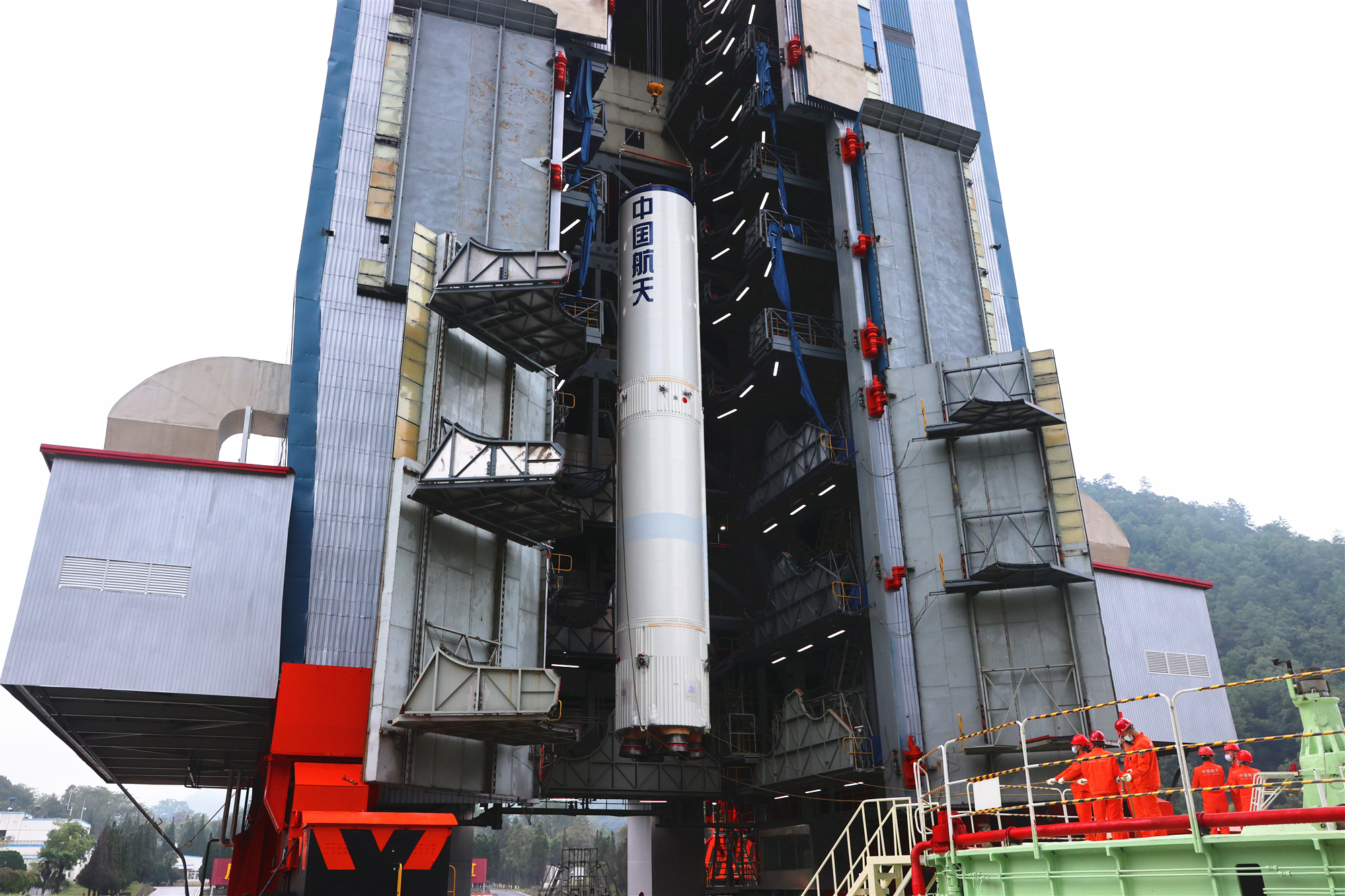 西昌卫星发射中心实践“高密度”航天任务
