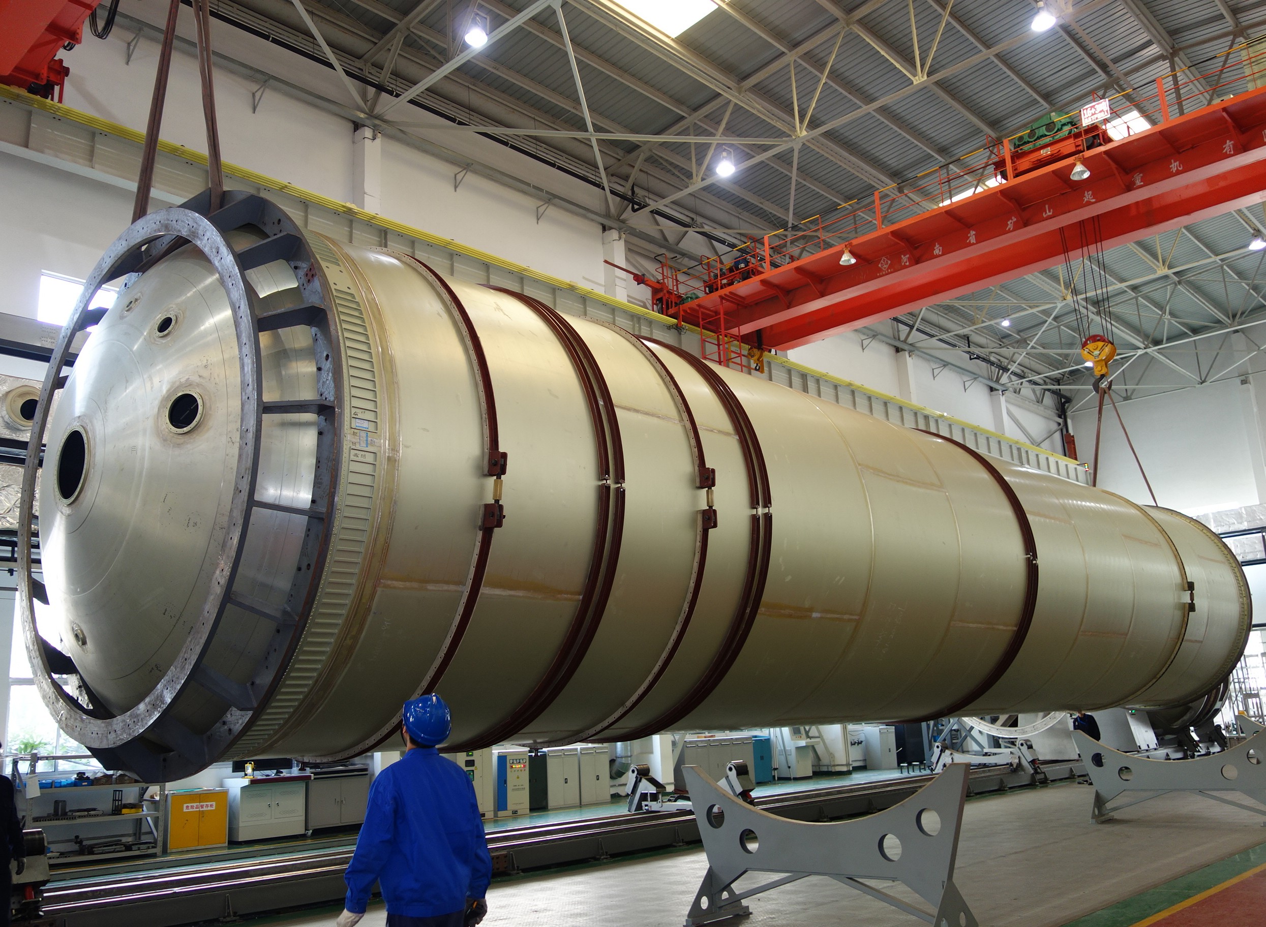 新型运载火箭结构研制新突破：国内最大整体成形箱底在松江研制成功