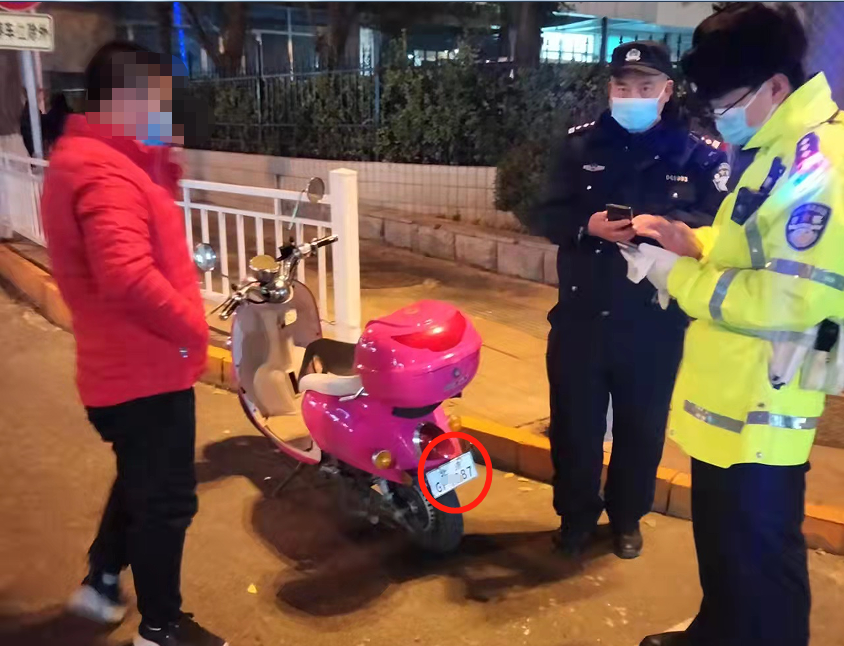 北京路面出现大量电动自行车假牌和假证 交管部门一天查了314起